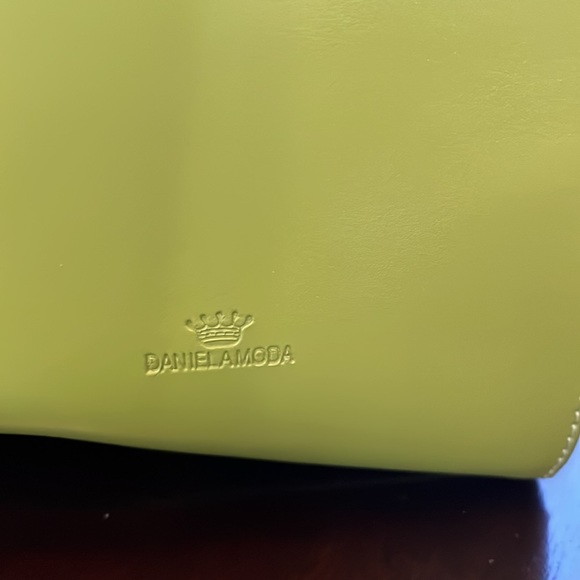 Gorgeous Lime Green all leather laptop bag/briefcase. - Picture 2 of 4